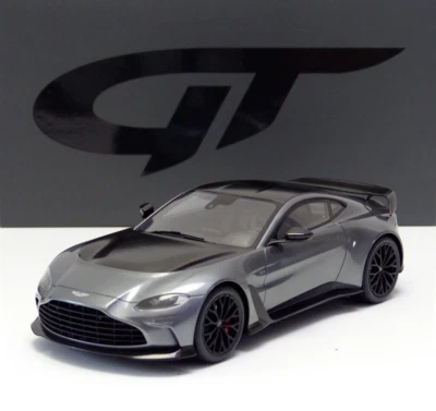Aston Martin V12 Vantage Coupè 2023 Argento/Nero/Nero Cerchioni 1:18 GT443 - Immagine 1 di 4