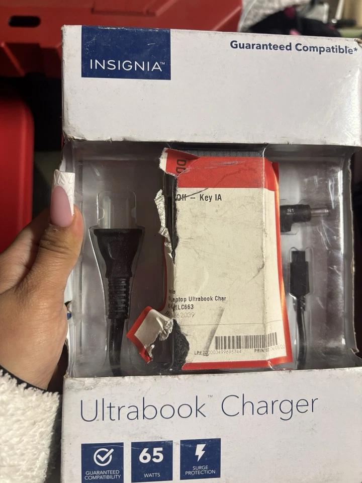 Insignia NS-PWLC663 Black 65W, 19V Output Universal Ultrabook Laptops Charger - Image 1 of 1