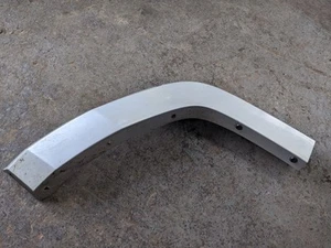 JEEP COMMANDER LEFT REAR DOOR TRIM MOULDING - Picture 1 of 3