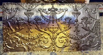 Tochas iridescentes antigas vitorianas de teto estanho Cornacópia Ancanthus Swag Chic - Imagem 1 de 4