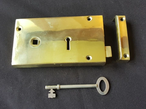 One Reclaimed Antique Brass Georgian Lock With Key & Keep Door Furniture (EB206) Cover