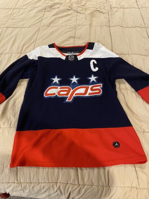 🔥 🔥 🔥 pick up your @capitals #ReverseRetro jerseys while ya can