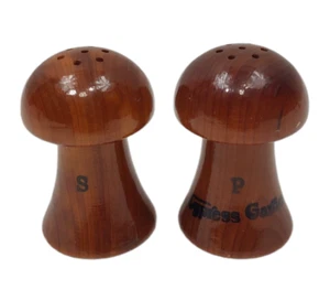 Vintage 1981 Cypress Gardens Wooden Mushroom Salt and Pepper Shakers - Picture 1 of 4
