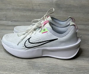 NWOT Nike Interact Run Women's Size 8 White Athletic Running Shoes Sneakers - Picture 1 of 6