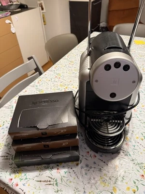 Nespresso Professional Zenius Espresso Machine + 150 capsule pods Foto 1 de 4