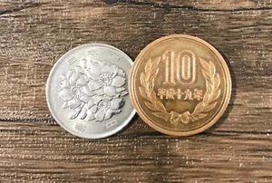 Japanese Coin Unique 10 yen - 100 yen Close Up Coin Magic Trick Scotch and Soda - Foto 1 di 3