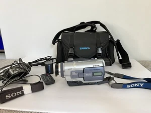 Sony DCR-TRV230 Digital 8 Video Camcorder Nightshot 700x Digital Zoom - Picture 1 of 19