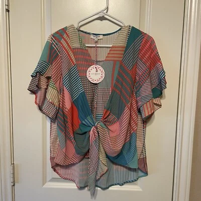 NUEVO CON ETIQUETAS $42 Blusa Top Umgee Geométrica Manga Volantes Imitación Envoltura Corbata Frontal Boutique S Foto 1 de 4