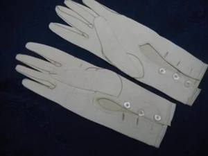 ANTIQUE VICTORIAN IVORY KID LEATHER GLOVES 6 1/4 - Picture 1 of 3