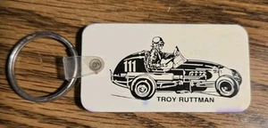 Raro portachiavi auto da corsa Troy Ruttman Indianapolis 500 vintage anni 50 GILMORE 1991 - Foto 1 di 2