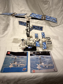 Lego 7467 Discovery International Space Station Complete w/Manual & Extra Book