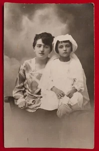 CARTOLINA MILANO DONNA E BIMBA PRIMA COMUNIONE BEI VESTITI 1910-20 C. ( F 02 ) - Foto 1 di 2