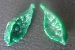 Set 2-teilig. Burma Maw Sit Sit Jade Erbse Pod Schnitzen 4 Designer Schmuck/Ohrringe - Bild 1 von 3
