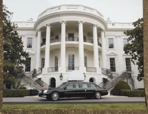 Präsidentenlimousine vor dem Weißen Haus - schönes 8x10 Farbfoto - Bild 1 von 1