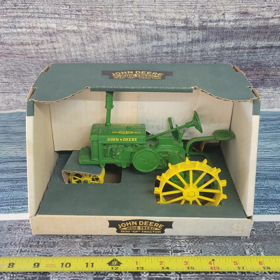 De colección 1995 Ertl escala 1/16 John Deere banda de rodadura ancha 1930 "GP" tractor fundido a presión verde Foto 1 de 4