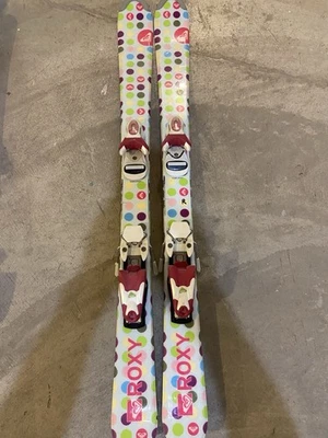 Esquís para niñas Roxy 110 con fijaciones Salomon Foto 1 de 3