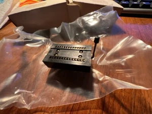 28pin ZIF socket for DIL ICs 0.6" Zero Insertion Force wide DIP - Picture 1 of 2