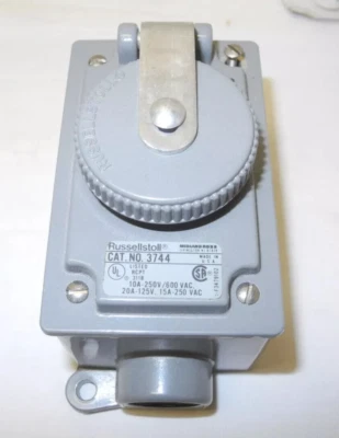 Receptáculo Russellstoll 3744 FS/FD 10A-250V / 600VAC *NUEVO EN CAJA* Foto 1 de 4