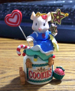 Mouse on a Biscottiera Barattolo Decorazione Natalizia ~ 3,5" Plastica Leggera NP Foods Ltd - Foto 1 di 7