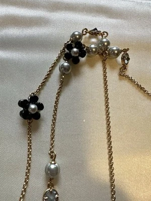 Collar Kate Spade Tono Dorado Perla Negro Flores y Cristal Foto 1 de 4