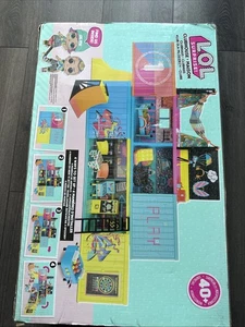 LOL Surprise Clubhaus Spielset mit 40+ Überraschungen und 2 exklusiven Puppen - Bild 1 von 14