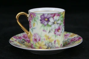 Juego de tazas de té y platillos de porcelana Royal Crown - diseño floral intrincado - Imagen 1 de 12