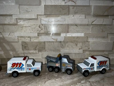 NYLINT EMERGECY VEHICLE SET OF 3 TOW TRUCK AMULANCE - Image 1 of 4