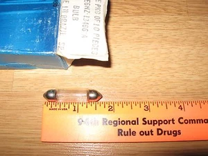 NOS 1986 Ford Heavy Medium Truck Courtesy Light Bulb E6HZ-13466-A - Bild 1 von 2