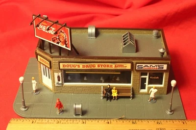 Розничный Наркотик с Освещенным Интерьером, Предметами для Тротуаров и 5 Фигурками - от TYCO - HO - Изображение 1 из 4