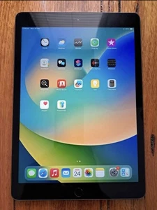 Apple iPad 7th Gen A2197 32GB Wifi Only - Picture 1 of 4