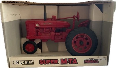 Tractor Ertl Super M TA McCormick Farmall edición especial 1/16 Foto 1 de 4