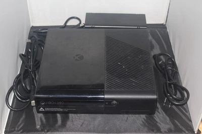 Consola Microsoft Xbox 360 E Negra Con Disco Duro 220+gb con Cables - Probada Foto 1 de 4