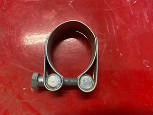 Abrazadera silenciadora de escape deportiva Harley NUEVO DE LOTE ANTIGUO 1970-78 65519-70 - Imagen 1 de 4