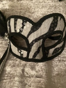 Halloween Face Mask Feathers and Sequins Carnival Cosplay Mardi Gras - Picture 1 of 4