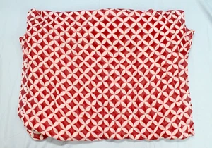 MUD PIE Lightweight WOVEN Red/White SHIPPO PATTERN Pom-Pom Tassel SCARF/WRAP - Imagen 1 de 5