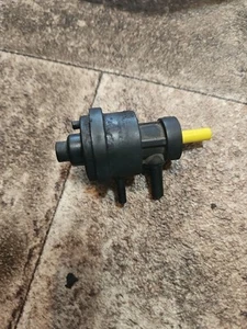 91 92 Isuzu Rodeo Emission  Control Valve 8942278890 - Bild 1 von 2