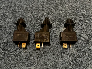 1989 - 1993 Classic Saab 900 Stop Light Switch 95 05 462 - Picture 1 of 3