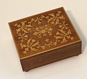 Vintage Reuge Spieluhr mit Schweizer Uhrwerk - spielt Edelweiß 5,25"x 4,43"x 2,38" - Bild 1 von 8