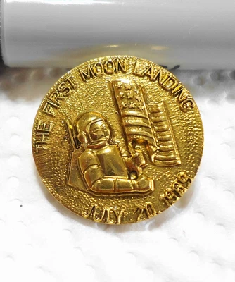 Botón Metal Vintage NASA El Primer Alunizaje 7/8" Tono Dorado Foto 1 de 3