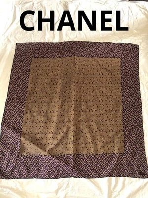 Bufanda de seda CHANEL púrpura dorado patrón geométrico 33" cuadrada vintage hecha en Italia Foto 1 de 4