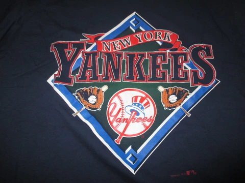 Vintage 1993 Nutmeg Label - NEW YORK YANKEES Bats Gloves Baseballs (LG) T-Shirt Cover