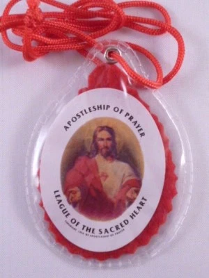 RED SCAPULAR    Sacred Heart Scapular    Laminated    PACK OF TWO - Image 1 of 2