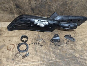 1972 HONDA XL250 XL 250 EXHAUST MUFFLER HEAT SHIELD MOUNT BRACKET FLANGE GASKET - Bild 1 von 14