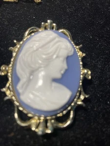 Signed Gerry’s Large White Blue Cameo Brooch Pin Gold Tone Elegant HTF Old 2.1" - Picture 1 of 15