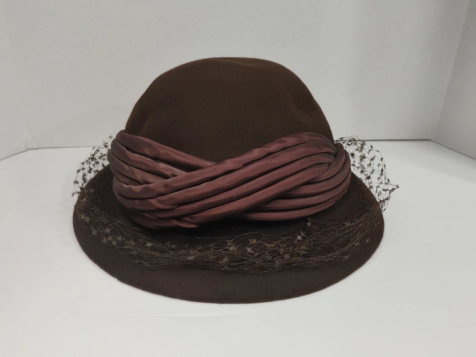 VTG Mallory Fur Felt Cloche Hat w/ Veil Satin Wrap 1940s G. Fox & Co. Hartford - Image 1 of 4