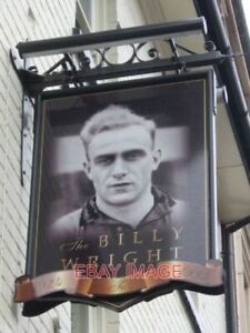 PHOTO  BILLY WRIGHT PUBLIC HOUSE SIGN WOLVES CAPTAIN IN THE POST-WAR GLORY YEARS