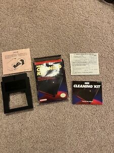 Nintendo System NES Reinigungsset kommt mit Box Handbuch schwarz Spiel fehlt weiß