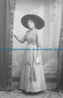 R145070 Old Postcard. Woman in Hat