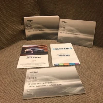 Chevrolet Malibu 2018 manual del propietario con guía de infoentretenimiento y libro de garantía Foto 1 de 2