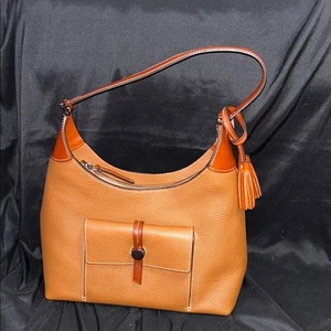 Hobo de hombro Dooney & Bourke grande Cambridge marrón cuero granulado nuevo sin etiquetas $329 - Imagen 1 de 11